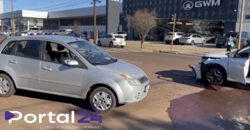 Colisão na Avenida Brasil deixa três pessoas feridas e mobiliza equipes de socorro