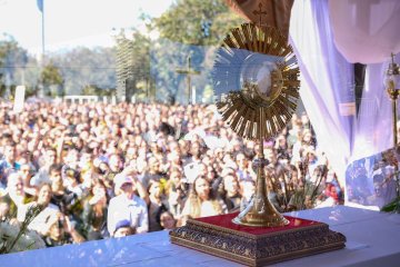 Corpus Christi reúne mais de 15 mil fiéis em Cascavel
