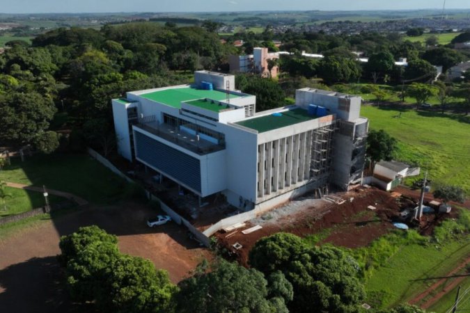 Obra com recursos do Estado, Biblioteca Central da UEL chega a 85% de conclusão