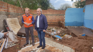 Defesa Civil mobiliza força-tarefa para atender famílias afetadas por granizo em Cascavel