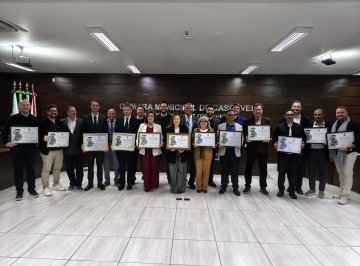 Entidades, empresa e profissionais recebem homenagens da Câmara