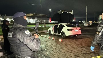 Homem de 50 anos é encontrado morto dentro de carro estacionado em posto de combustíveis