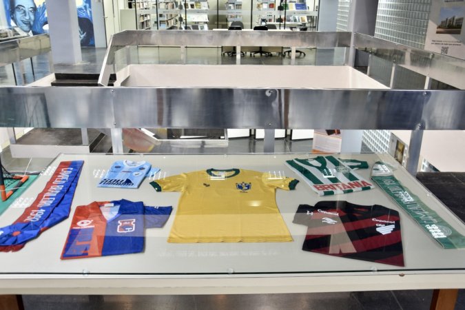 Clima de Copa: exposição do Arquivo Público retrata história do futebol paranaense