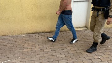 Jovem é preso após ameaçar a avó em Capitão