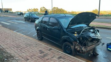 Jovem fica ferido em acidente na Avenida Piquiri