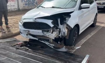 Ka e Ranger batem em cruzamento no centro