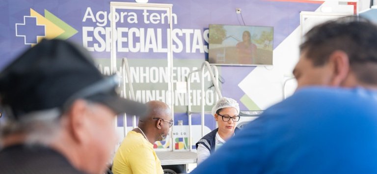 Ministério da Saúde leva unidade móvel com vacinação, exames e consultas para caminhoneiras e caminhoneiros em rodovia do Paraná
