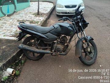 Motocicleta furtada é recuperada pela PM e homem acaba preso em Cascavel