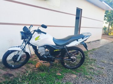Motociclista é detido após perseguição policial e confusão durante abordagem em Capitão Leônidas Marques