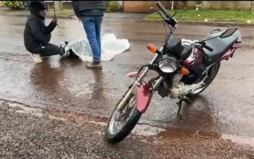 Motociclista fica ferida após queda em Cascavel