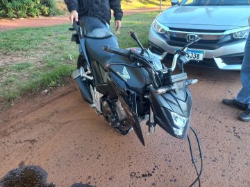 Motociclista fica ferido em acidente com mais dois carros no Brasmadeira
