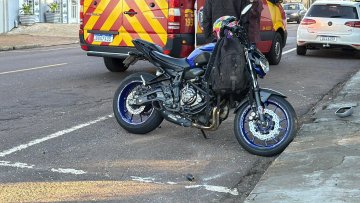 Motociclista fica ferido em acidente na rua Jacarezinho