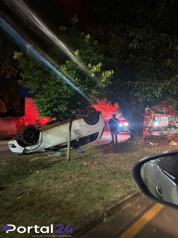 Motorista fica ferido após capotamento no centro de Campo Mourão