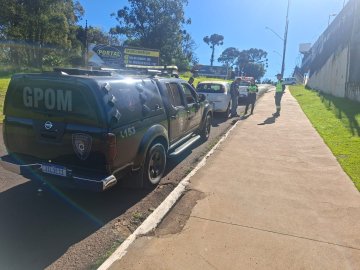 Motorista sem placas no veículo é detido por suspeita de embriaguez em Cascavel