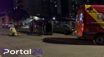 Motorista tomba carro após colisão com veículo estacionado no Centro de Cascavel