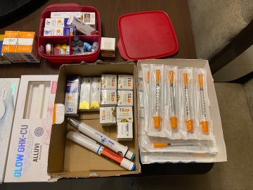 Operação Agulha Negra combate comércio ilegal de medicamentos e prende três pessoas em Castro