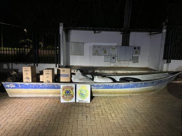 PF e BPFRON apreendem embarcação carregada com cigarros e agrotóxicos no Lago de Itaipu
