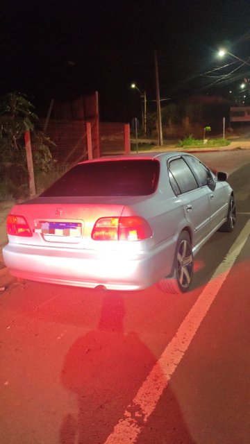 PM recolhe carro abandonado com sinais de arrombamento em Cascavel