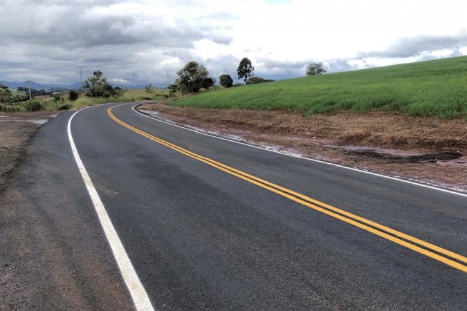 Rodovia de Manoel Ribas recebe reforço no pavimento em trecho de 24,35 km