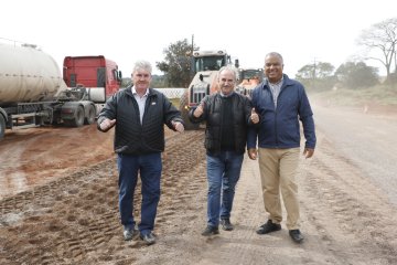 Prefeitura avança com obra pavimentação da Estrada Jacob Munhak e marca avanço histórico no interior de Cascavel