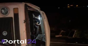 Tombamento de Kombi deixa três trabalhadores feridos na BR-163 entre Toledo e Cascavel