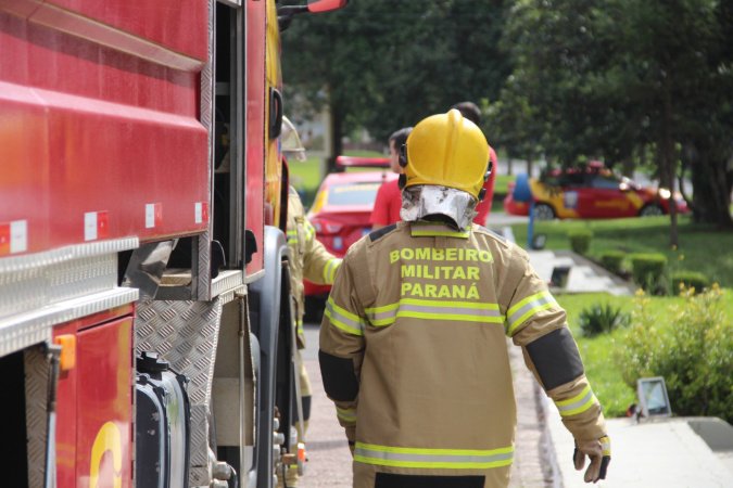 Riscos de incêndios, corte de energia e acidentes de trânsito: soltar balão é crime no Brasil