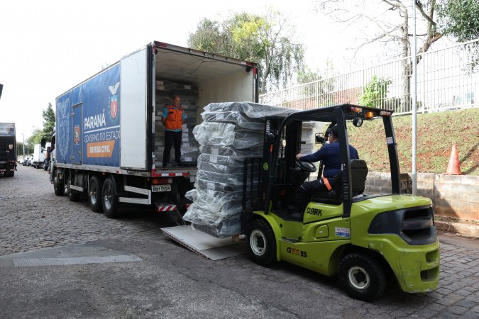 Defesa Civil Estadual envia ajuda humanitária para vítimas da chuva de granizo em Turvo