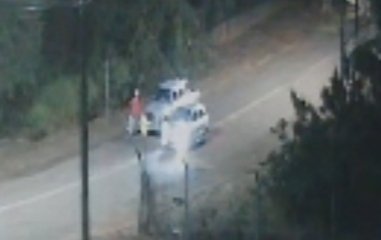 Câmeras flagram momento em que suspeitos abandonam caminhonete furtada em Cascavel