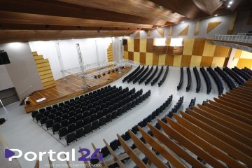 Cascavel entrega reforma do Anfiteatro Emir Sfair após mais de duas décadas