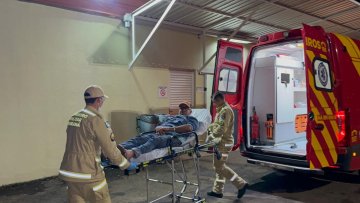 Ciclista fica ferido ao sofrer queda após ser atingido por moto