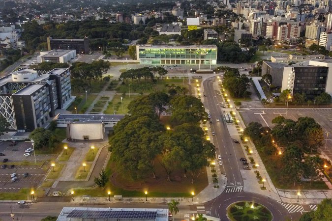 Governo do Paraná recebe mais de 18 mil novos servidores públicos desde 2019