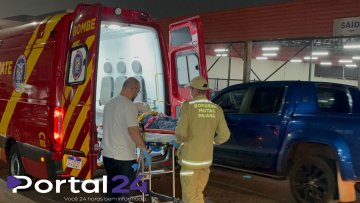 Motociclista de 21 anos sofre fratura no cotovelo após colisão com carro na Rua Pio XII, em Cascavel