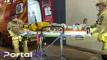Pedestre fica gravemente ferido após ser atropelado por motocicleta no cruzamento das ruas Antônia e Jacarezinho, em Cascavel
