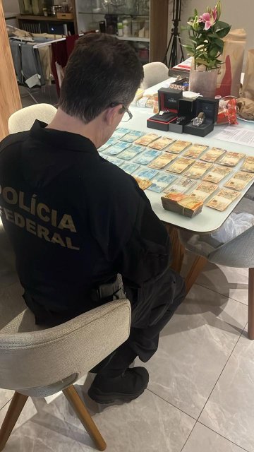 Polícia Federal deflagra operação contra grupo investigado por contrabando de cigarros e lavagem de dinheiro no Paraná
