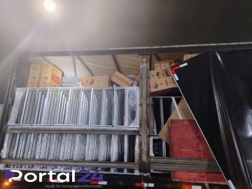 PRF apreende carga com 150 mil maços de cigarros contrabandeados em Ponta Grossa