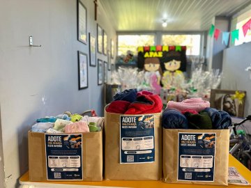 PRF entrega cerca de 3,5 mil peças de roupas arrecadadas na campanha "Adote uma Criança Neste Inverno" no Paraná
