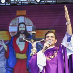 TV Paraná Turismo transmite shows de padre Manzotti, Fernandinho e Jeito Moleque