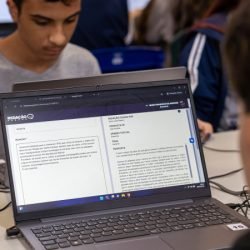 Com uso de IA, rede estadual intensifica preparação de alunos para o Enem com o Redação Paraná
