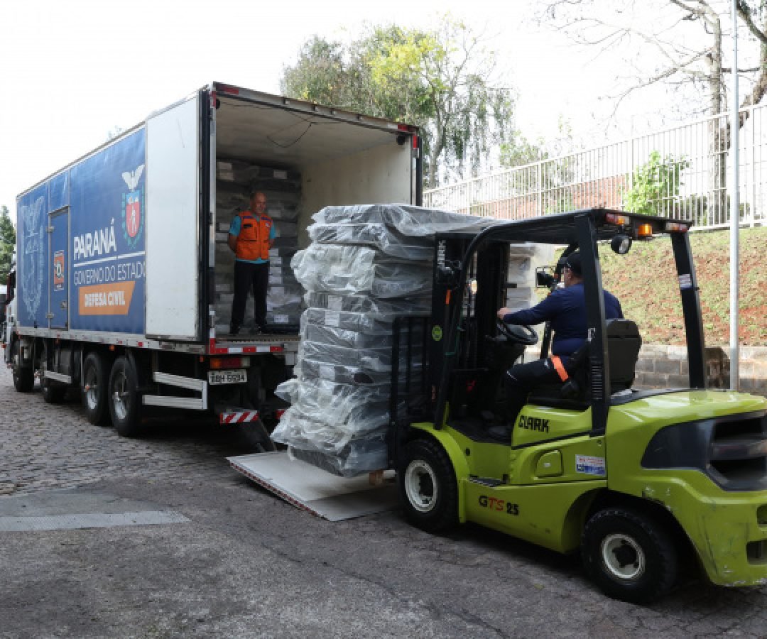 Defesa Civil Estadual envia ajuda humanitária para vítimas da chuva de granizo em Turvo