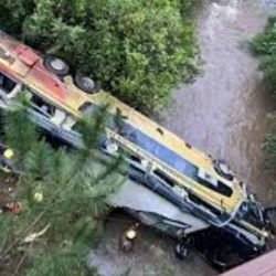 acidente com ônibus deixa ao menos nove mortos e dezenas de feridos na Argentina