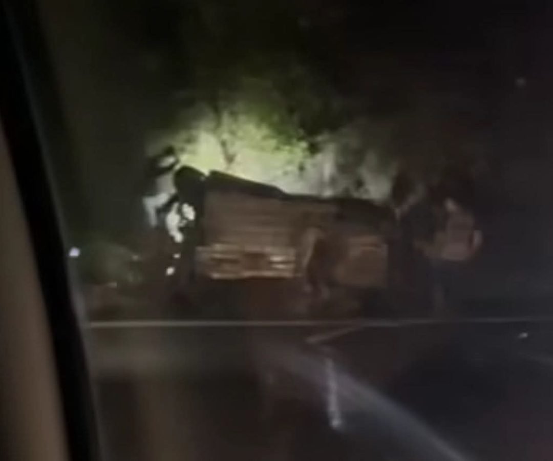 Motorista morre em colisão entre carro e caminhão na BR-476, em Lapa