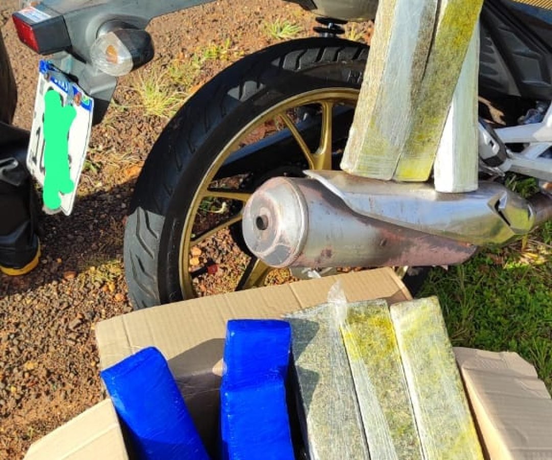 Homem é preso transportando mais de 30 quilos de maconha em motocicleta na PR-364, em Terra Roxa