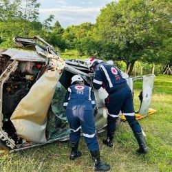Jovem de 23 anos sofre capotamento múltiplo na PR-281 em Santa Izabel do Oeste