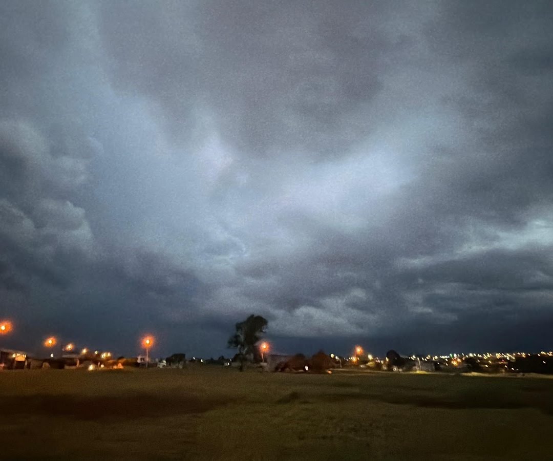Sábado (8) começa com tempo instável e alerta de tempestade em Cascavel