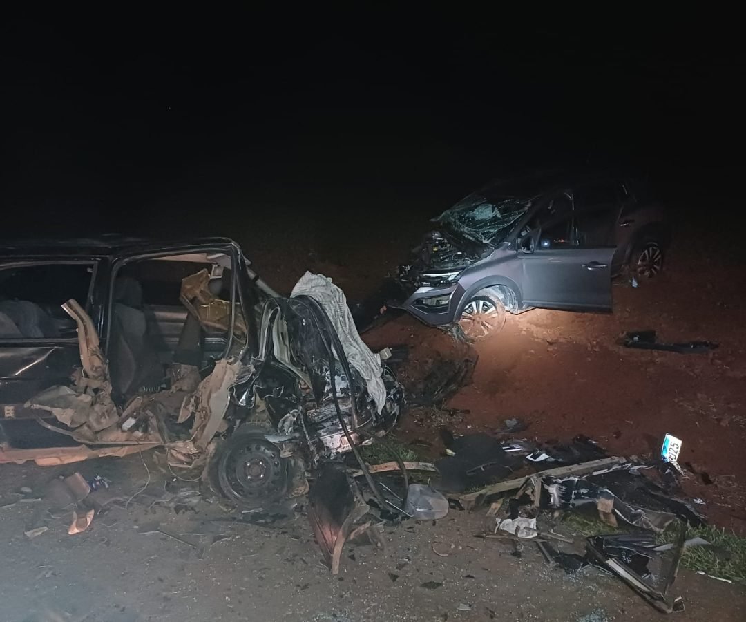 Colisão frontal deixa uma pessoa morta e cinco feridas na BR-373, em Ipiranga