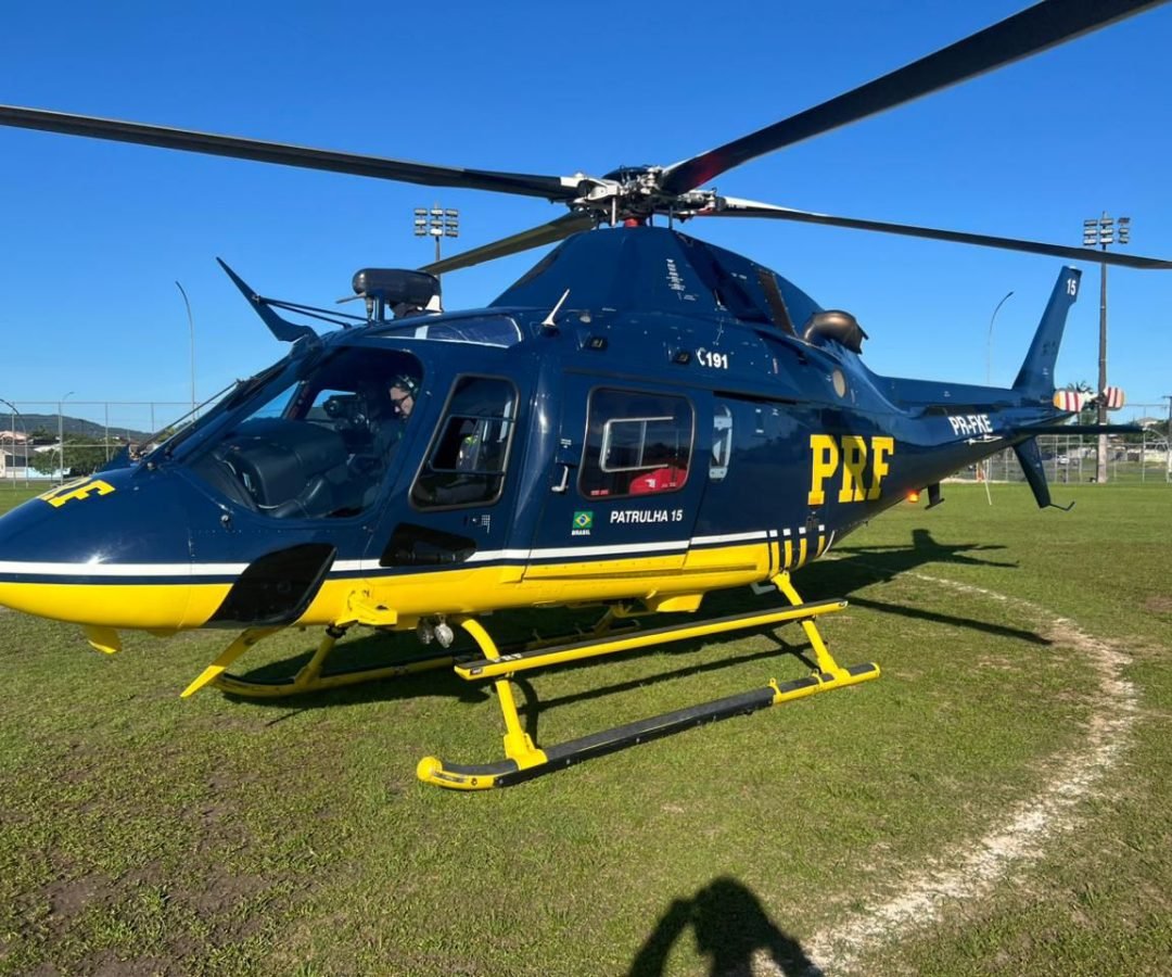 PRF realiza transporte aeromédico de paciente com suspeita de infarto no litoral do Paraná