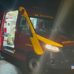 Adolescente de 14 anos fica ferido em acidente entre moto e carro em Cascavel