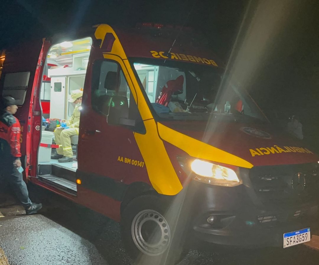 Adolescente de 14 anos fica ferido em acidente entre moto e carro em Cascavel