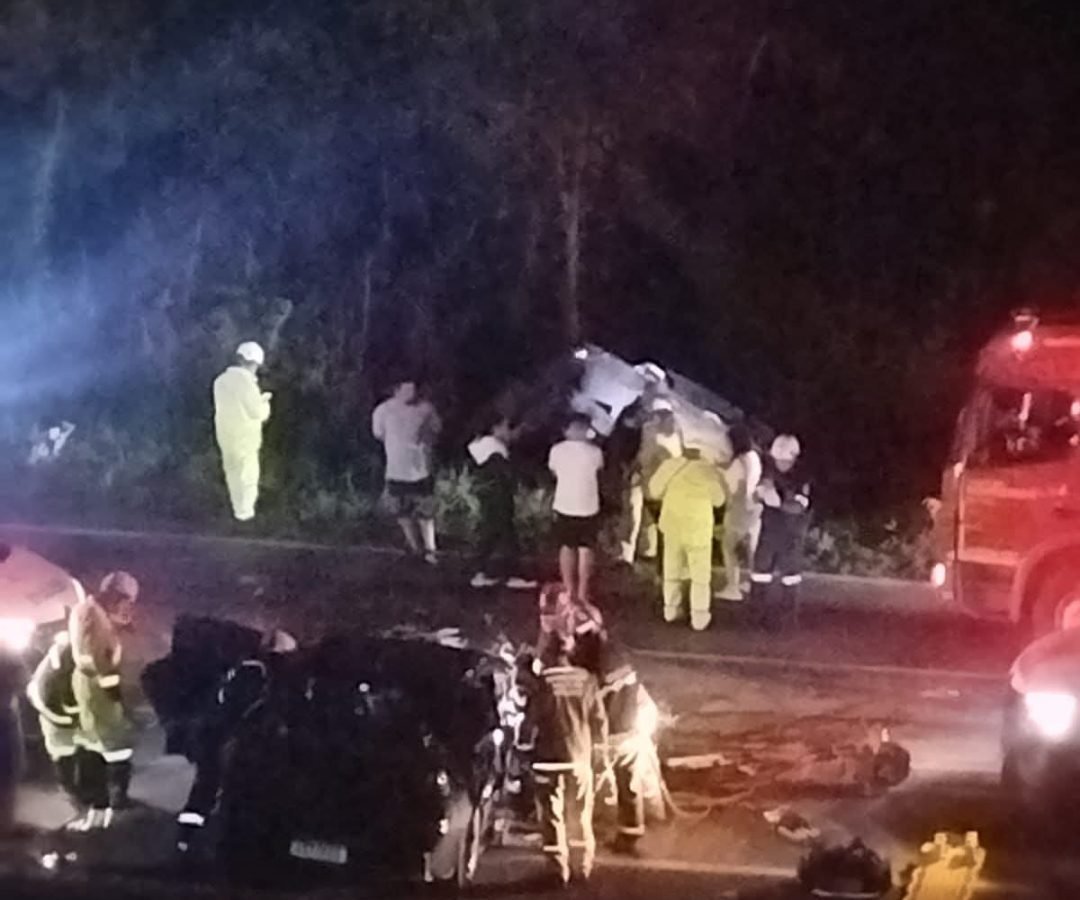 Colisão frontal no Contorno Norte mata passageira e deixa rodovia totalmente interditada