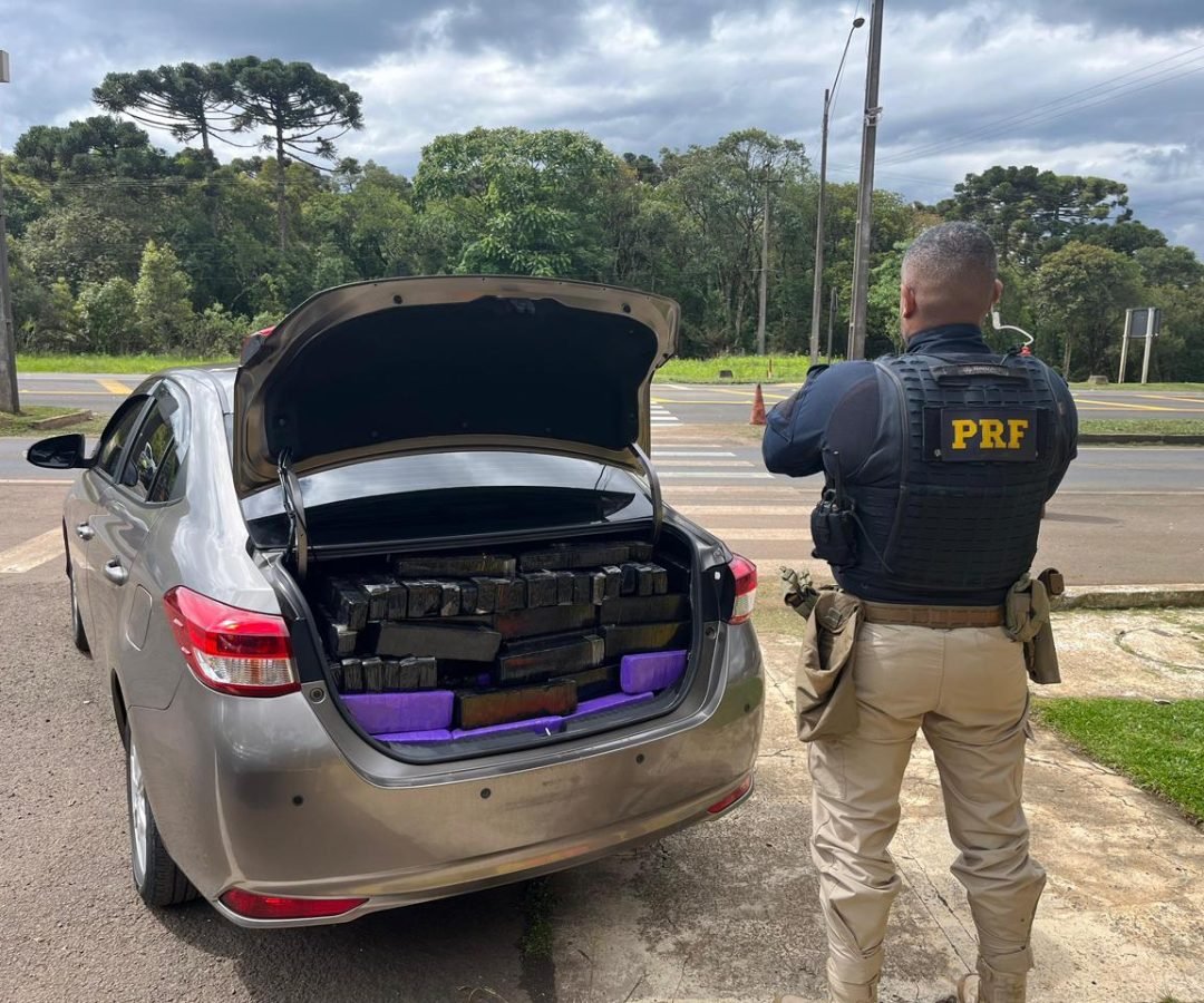 PRF apreende 360 quilos de maconha e recupera veículo com registro de furto, em Guarapuava